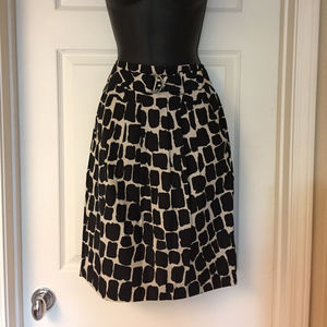 BANANA REPUBLIC Silk Tulip Skirt Cream Black Lined Belt Professional 0 XS